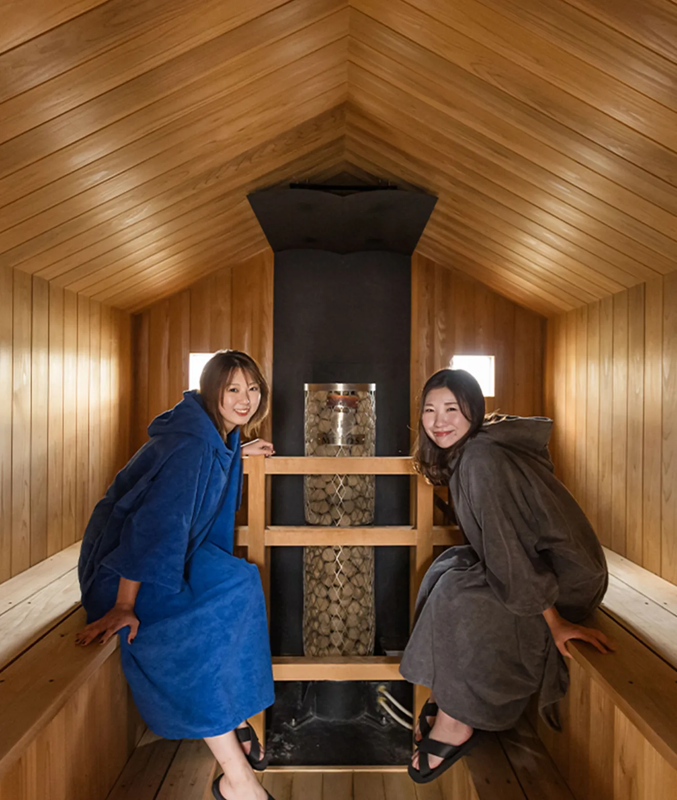 水辺に佇む、開放的なパブリックサウナ